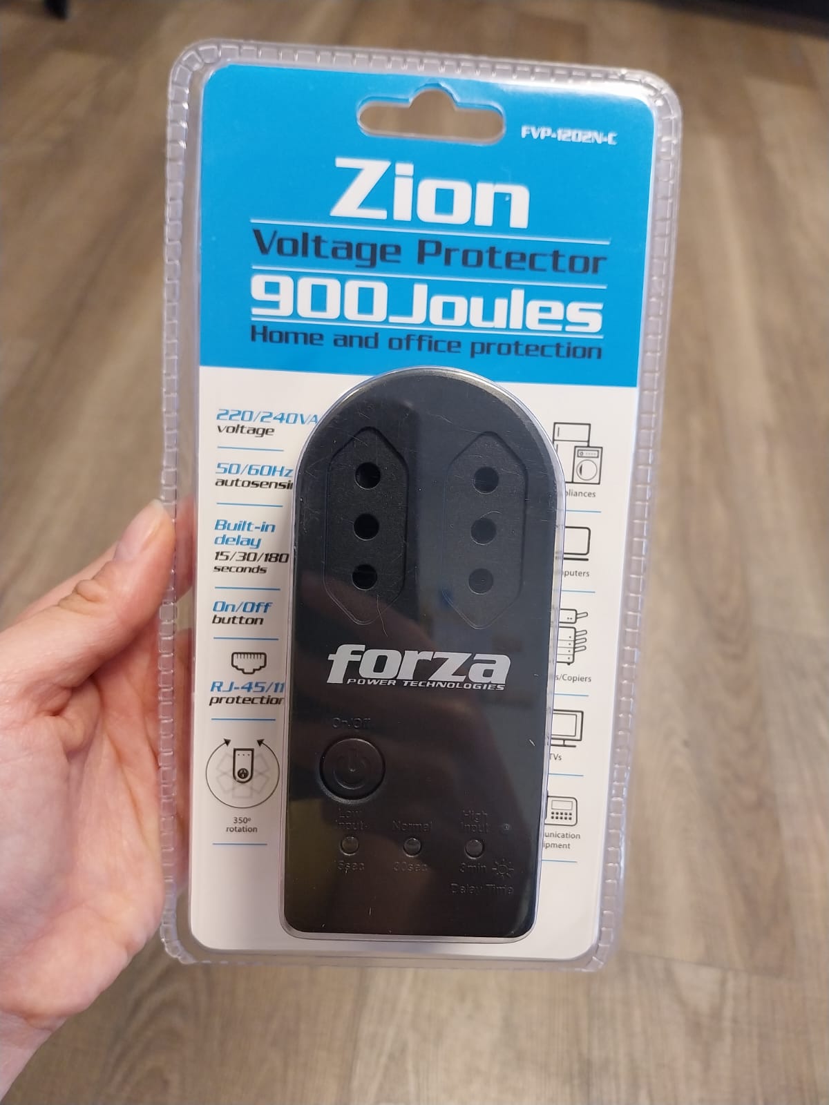 Forza FVP-1202N-C Protector Voltaje AC 220V 2 Tomas Corriente Color Negro
