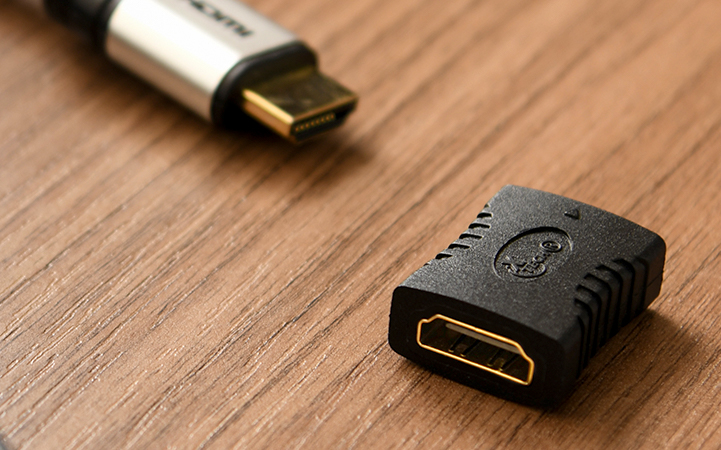 Adaptador con conector HDMI® hembra a hembra XTC-333